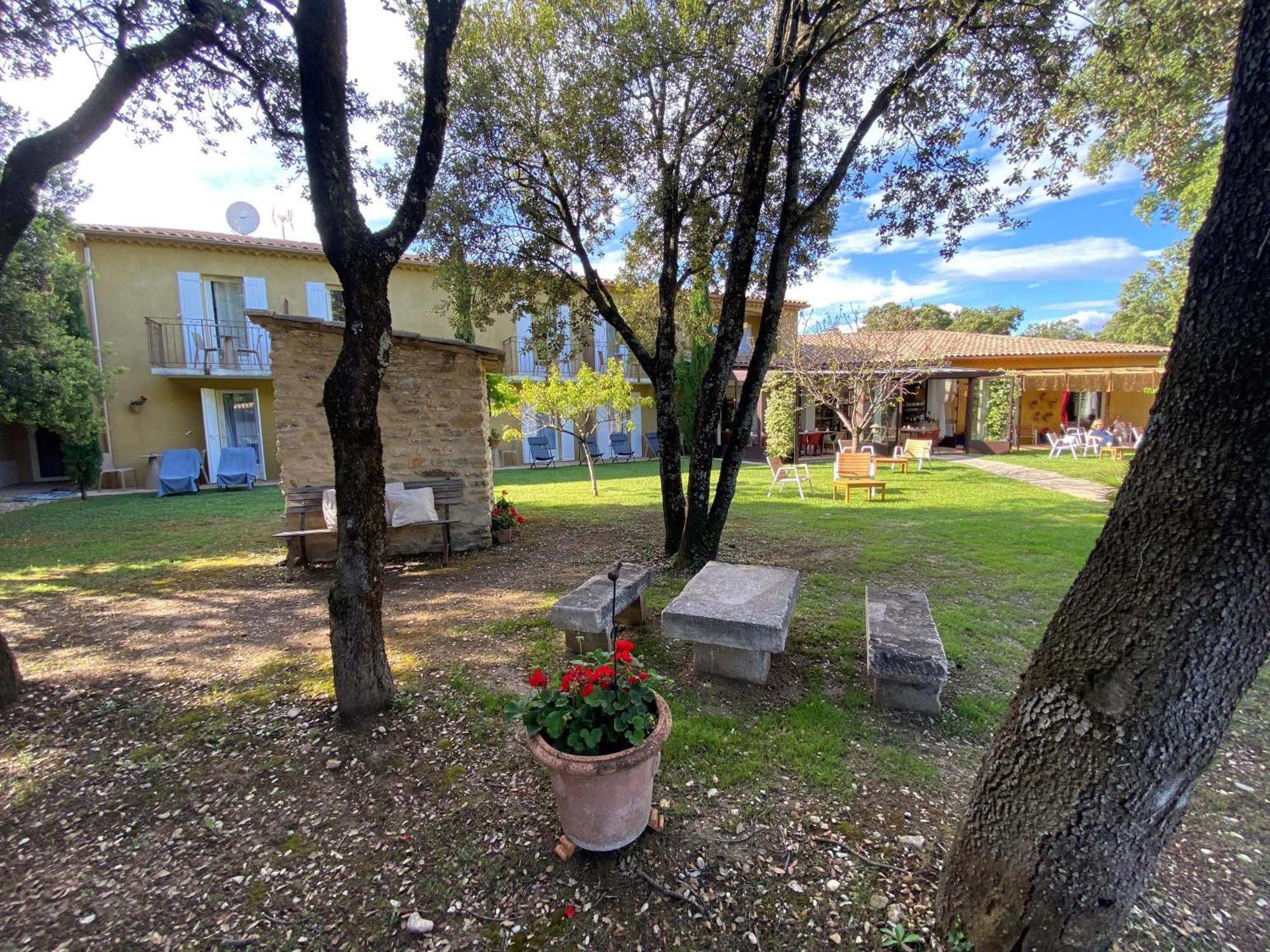 Logis La Bastide De Grignan Hotel & Restaurant "La Chenaie" Exteriör bild