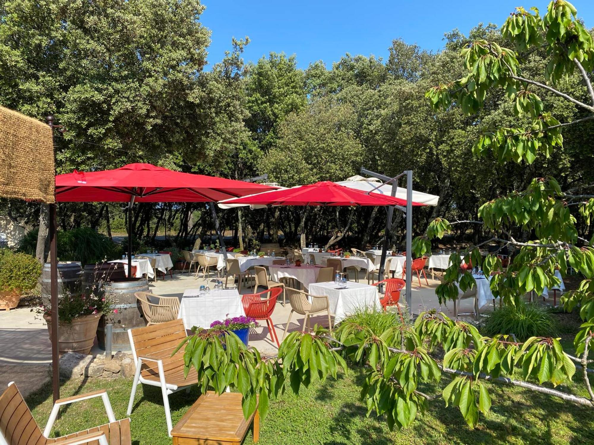 Logis La Bastide De Grignan Hotel & Restaurant "La Chenaie" Exteriör bild