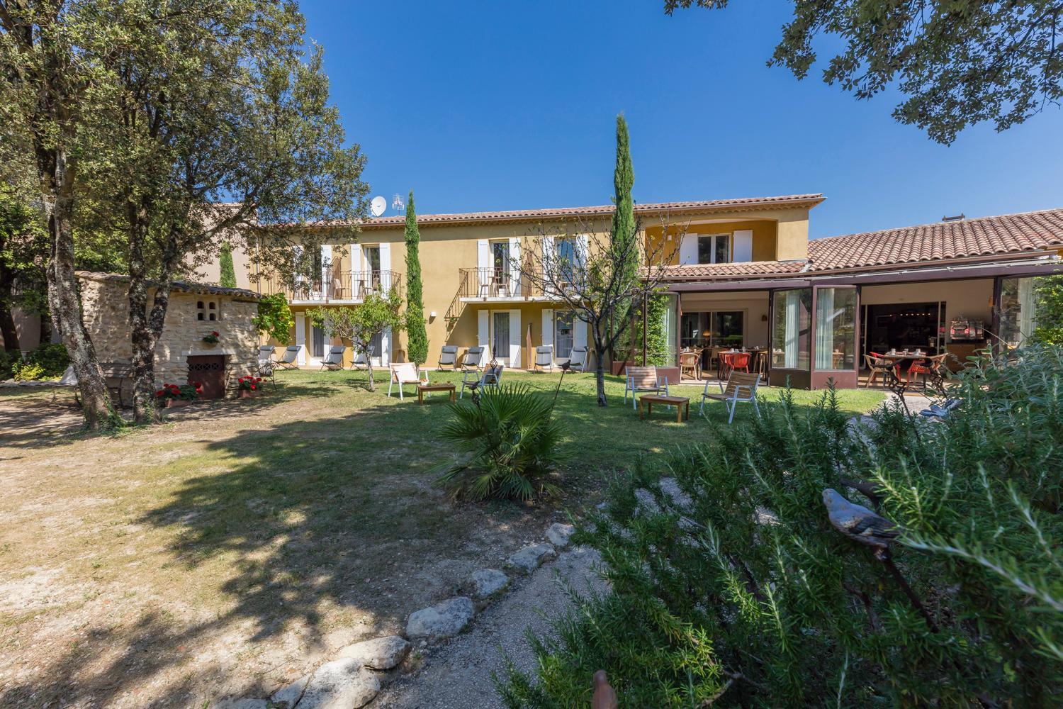 Logis La Bastide De Grignan Hotel & Restaurant "La Chenaie" Exteriör bild
