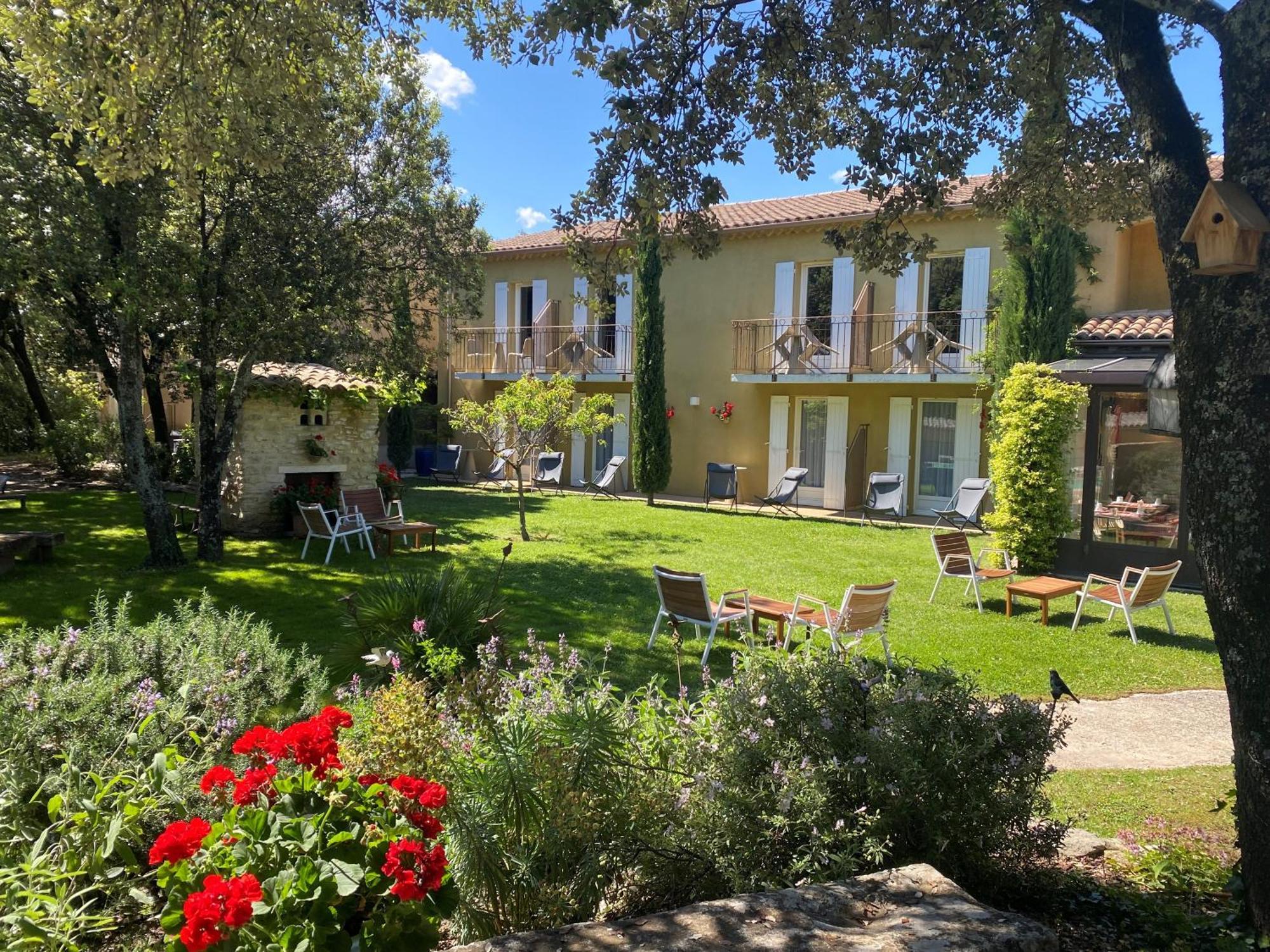 Logis La Bastide De Grignan Hotel & Restaurant "La Chenaie" Exteriör bild