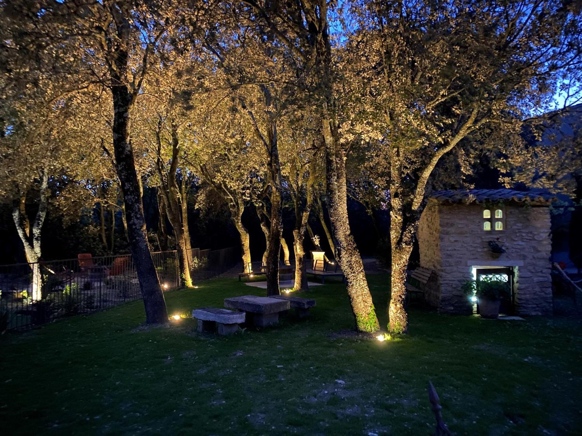 Logis La Bastide De Grignan Hotel & Restaurant "La Chenaie" Exteriör bild