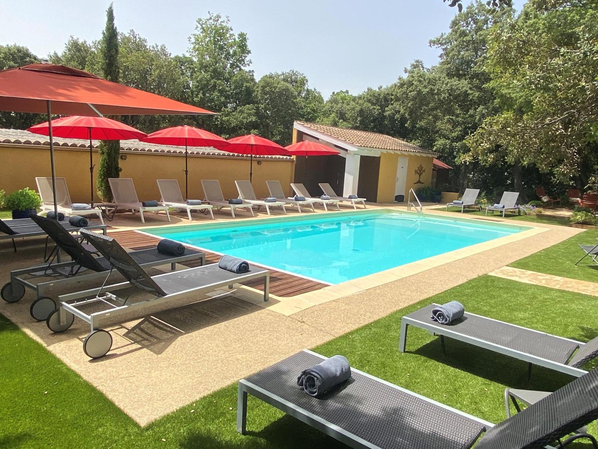 Logis La Bastide De Grignan Hotel & Restaurant "La Chenaie" Exteriör bild