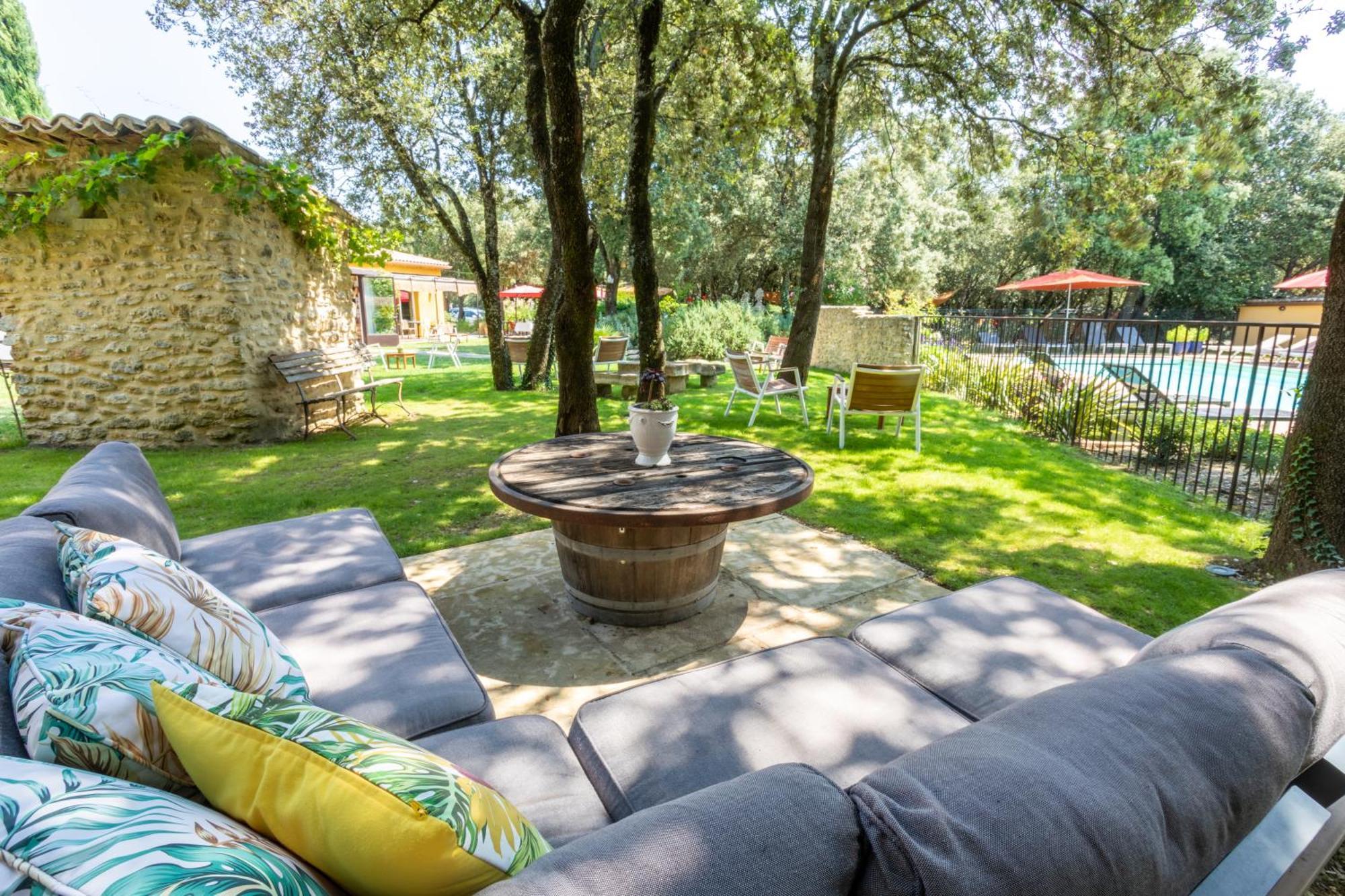 Logis La Bastide De Grignan Hotel & Restaurant "La Chenaie" Exteriör bild